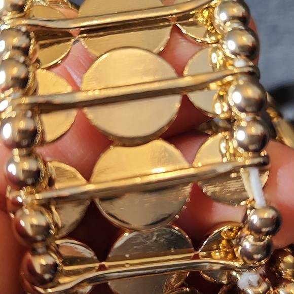 NWT Cookie Lee Cream And Goldtone Circles Stretch Bracelet - Picture 3 of 6